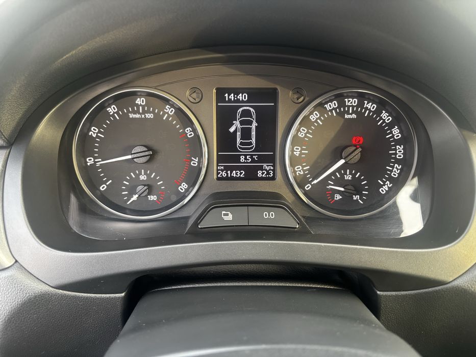 Продам Skoda  Rapid 1.6 Mpi ліфтбек