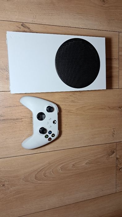 Konsola Xbox series s z podstawką chłodzącą i dwoma akumulatorami