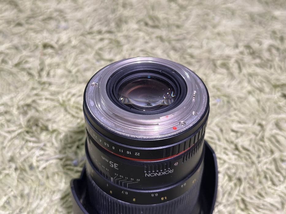 Lente 1.4 35 mm da Rokinon usada