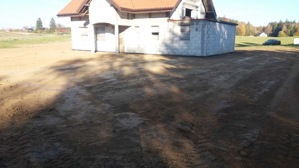 Roboty ziemne usługi koparko-ładowarką wykop transport żwir budowa