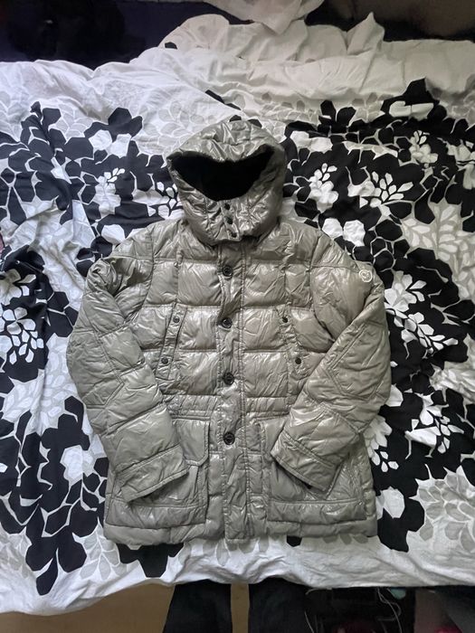 Пуховик від Moncler