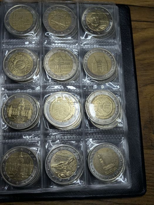 139 Moedas 2€ comemorativas