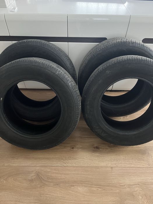 Opona 235/65R17 104T  Yokohama AVID S34