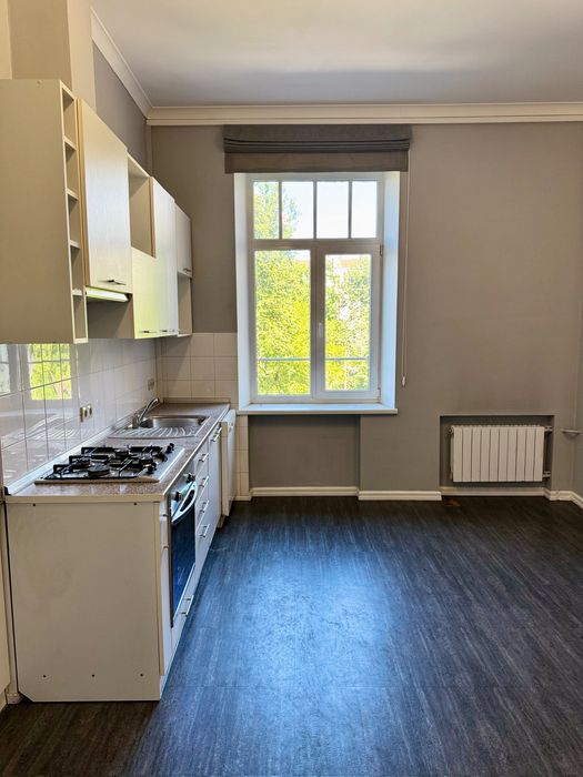 Продам квартиру 189,4 м², сталінка — Козловського 5, урядовий квартал