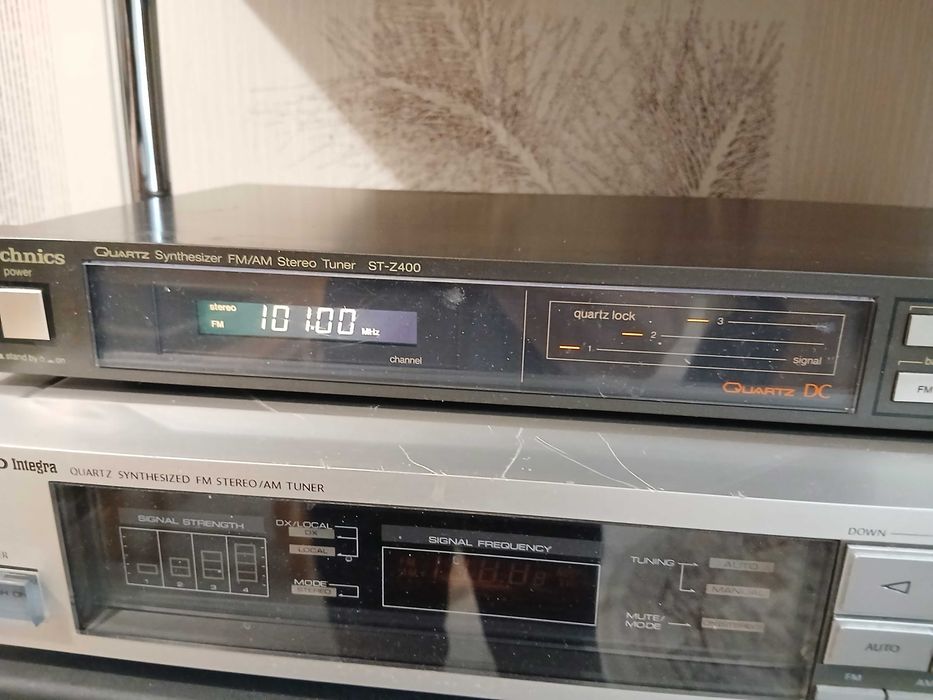 тюнеры  Technics st-z400, Onkyo Integra T-4015.