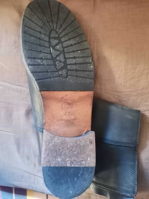 Botas Homem n° 43, marca H&M, cano pelo tornozelo, com fecho atrás