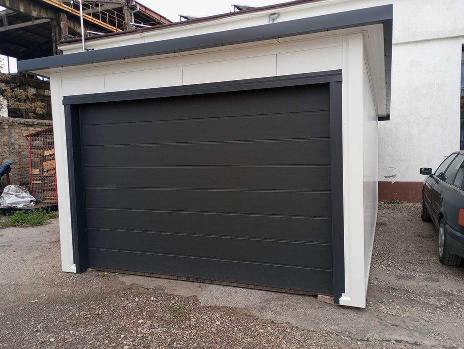 Garaż jednostanowiskowy z płyty warstwowej PUR PIR 3,50x5,65m