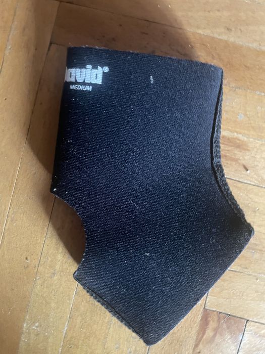 лангета для фіксації голіностопа, фіксатори ноги. Шина.