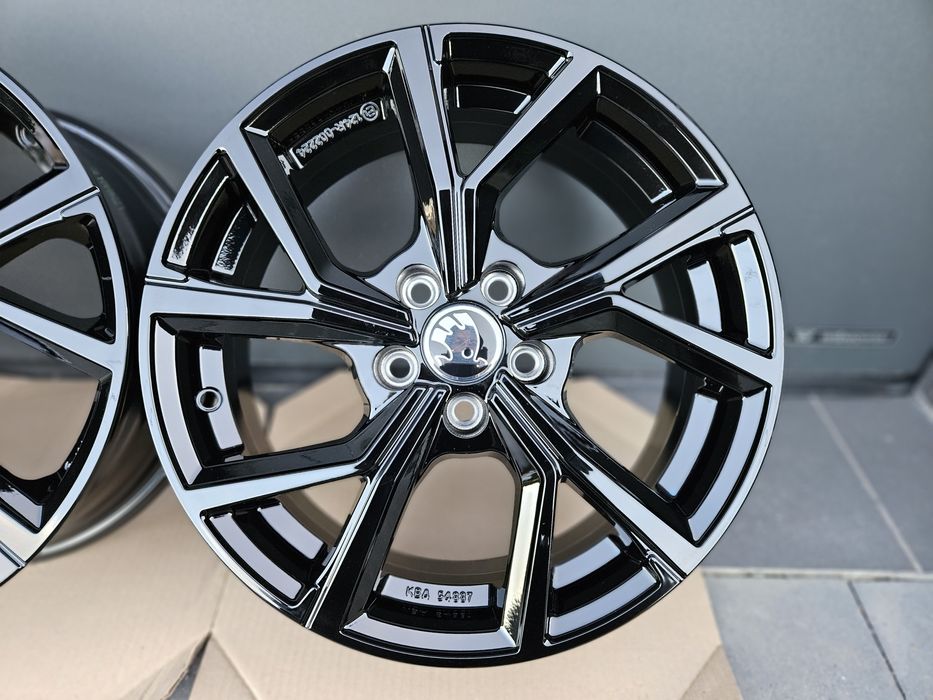Skoda Karoq 17 " Nowe 5x112 Škoda Karoq 2025 Alufelgi Czarne Felgi ECE