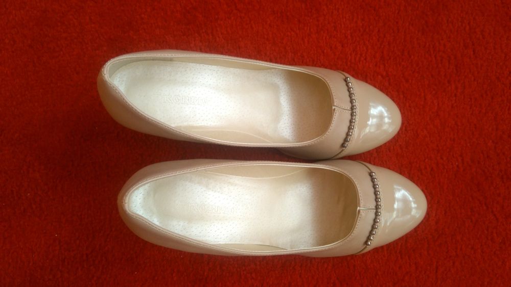 Buty damskie na obcasie