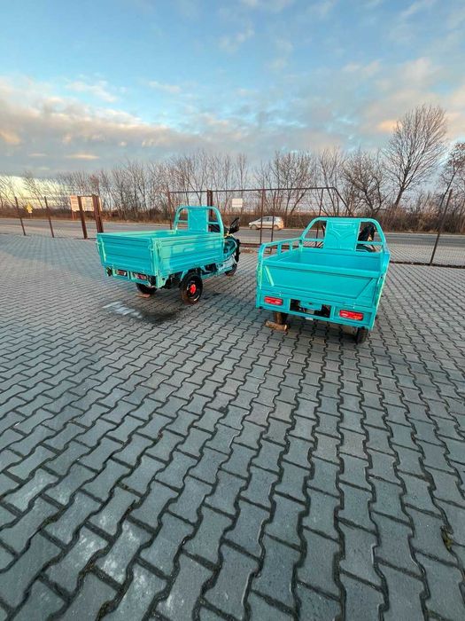 Самосвальний електричний трицикл.