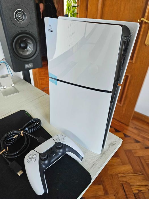 Consola Playstation 5 Slim Standard 1TB c/3 anos de garantia