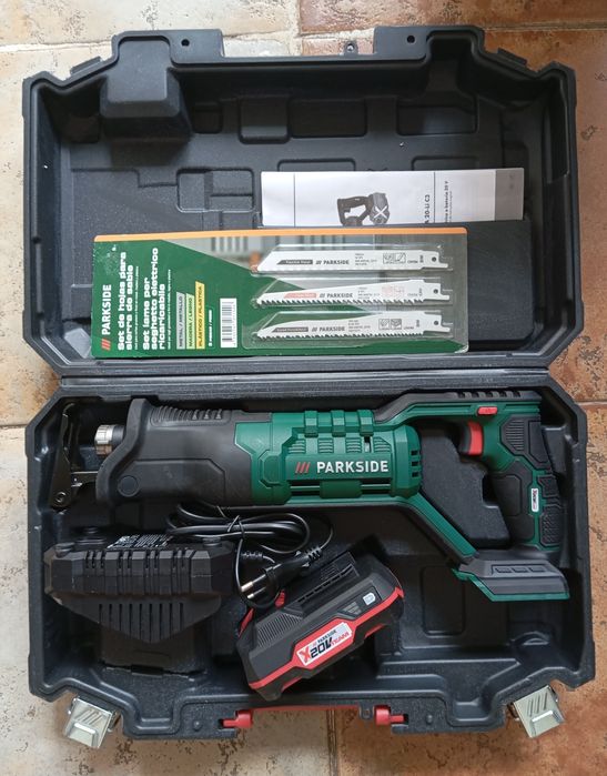 Serra sabre / serrote a bateria Parkside 20V