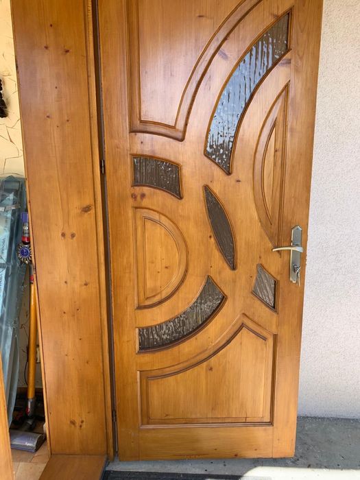 Двері вхідні деревʼяні