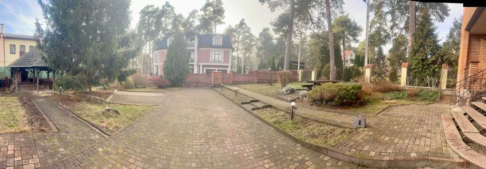 Продаж будинку з великою земельною ділянкою в Брюховичах,