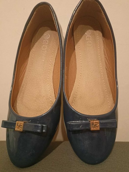 Baleriny wsuwane lakierowane kokarda Gofc 36