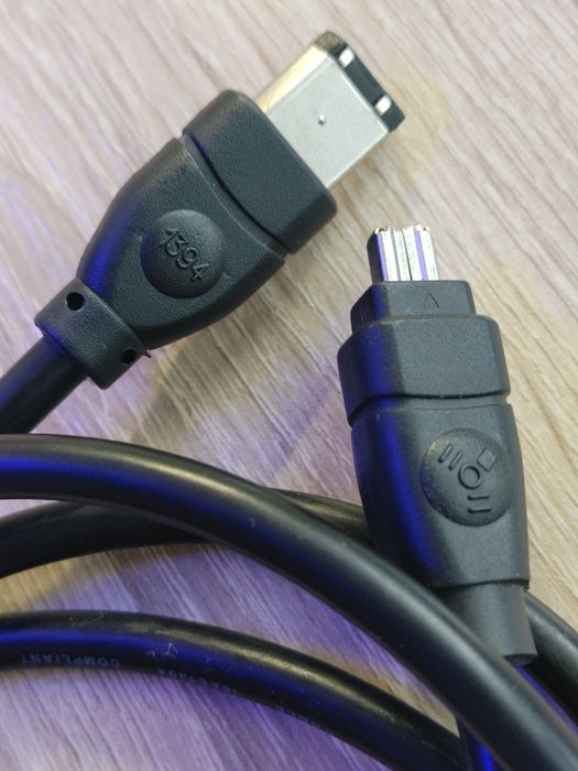 Кабель FireWire (IEEE 1394).