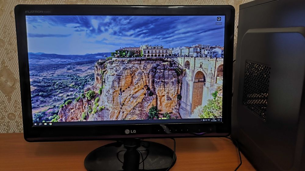 ПК Intel Core i3-6100 3.70GHz. DDR4 Монитор LG e2250v