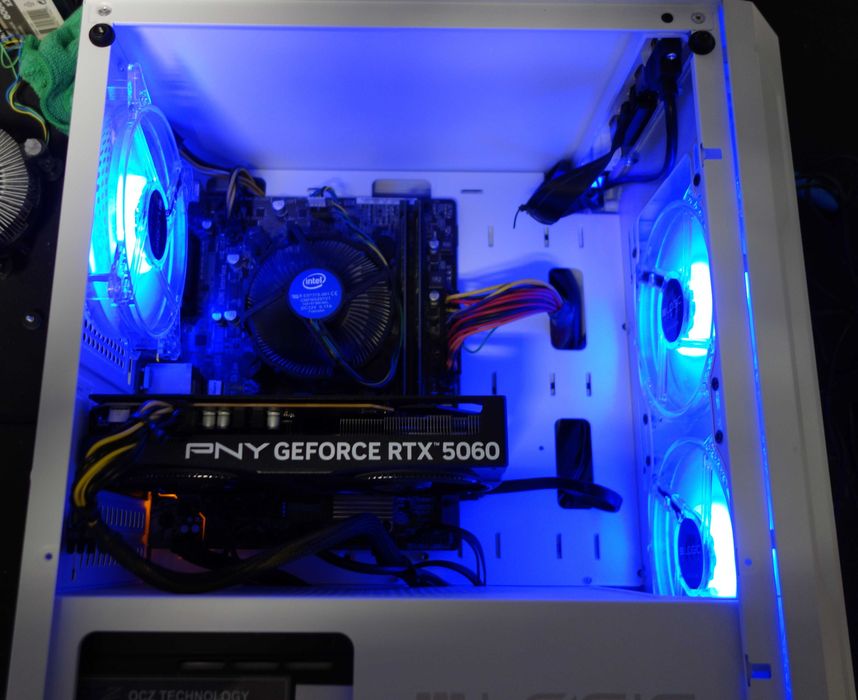 Komputer ASUS i7 32GB 512SSD+1TBHDD RTX 5060 W11 GW FV