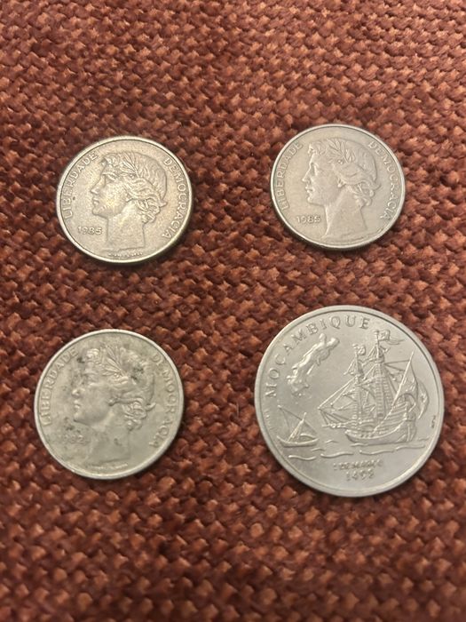 Moedas antigas de colecao