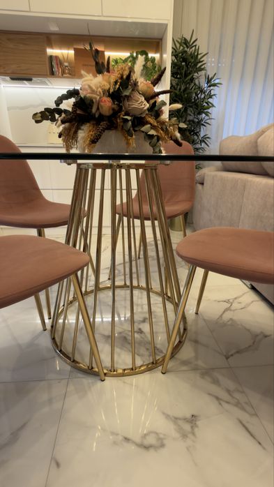 Mesa de jantar redonda em vidro e dourado – 120 cm