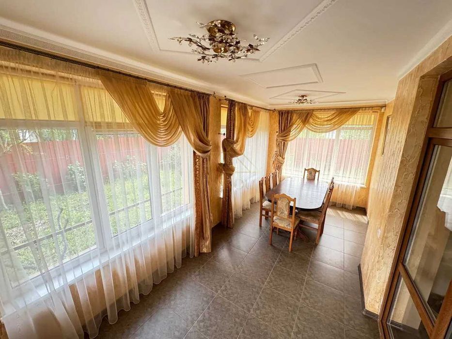 Продається великий будинок з ремонтом і сауною, в Драгомирчанах.