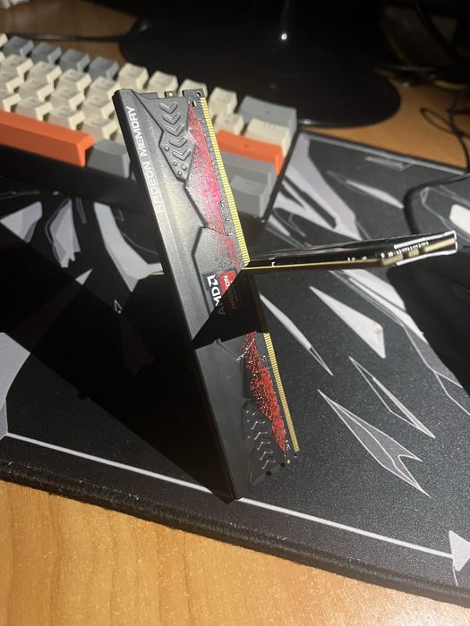 Оперативна памʼять Amd radeon ddr4 3200 mhz 2x8gb