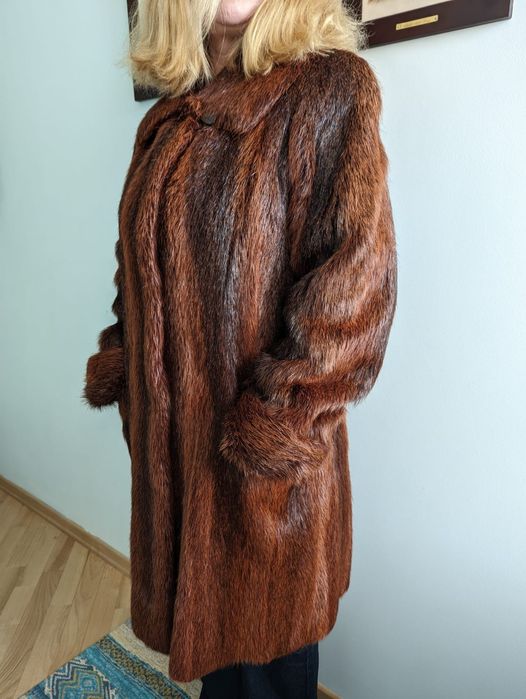 Продаю нову шубу із нутрії.