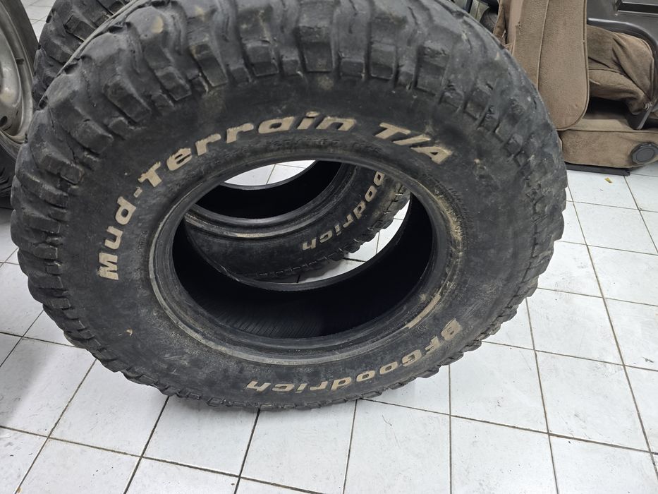 Pneus 265 / 75 / 16 ( 3 pneus)