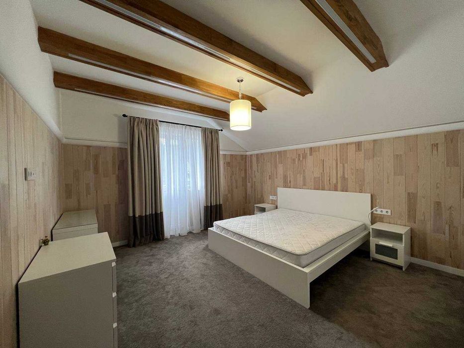 Будинок з ремонтом у лісовому Забуччі. Гараж.