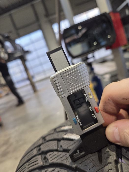 NOKIAN 235 60 R18 zima