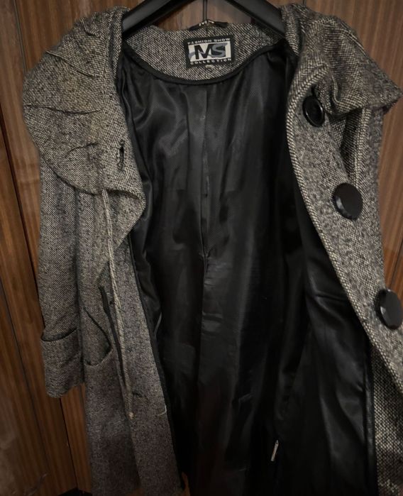 Жіноче пальто з капюшоном