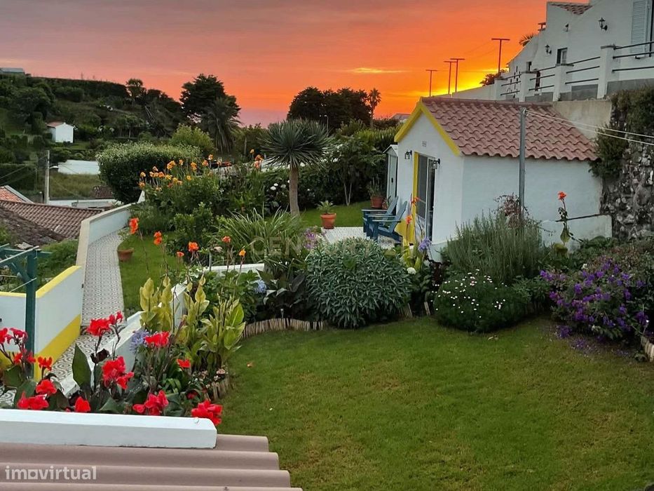 Moradia T2 no Centro da Vila do Nordeste | Jardim e Excelente Potencia