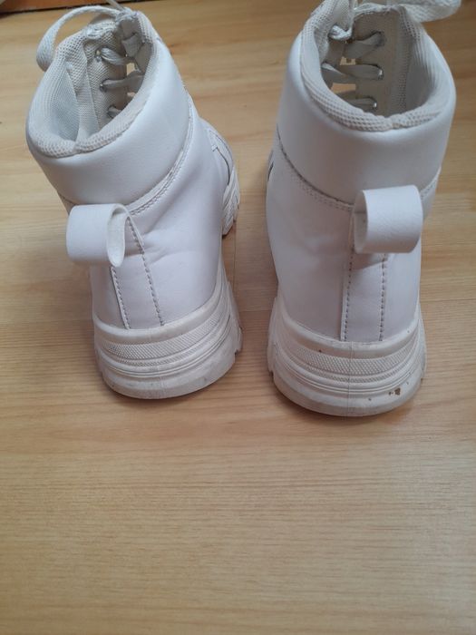 Buty damskie biały na jesień