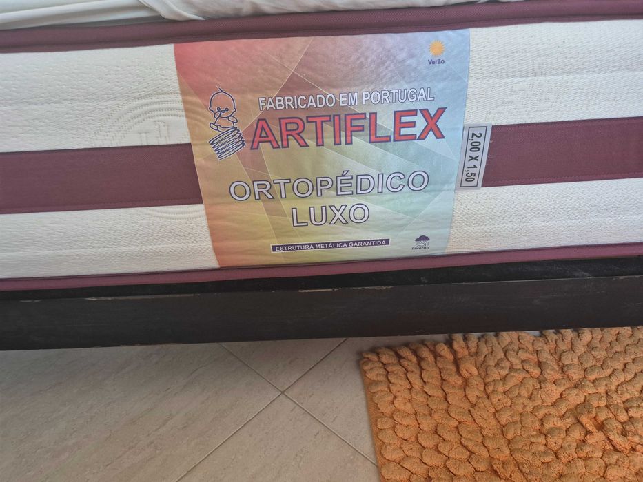 Cama de ferro com colchão ortopédico