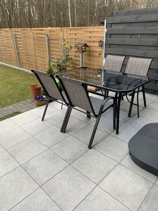 Stół ogrodowy i 6 krzeseł