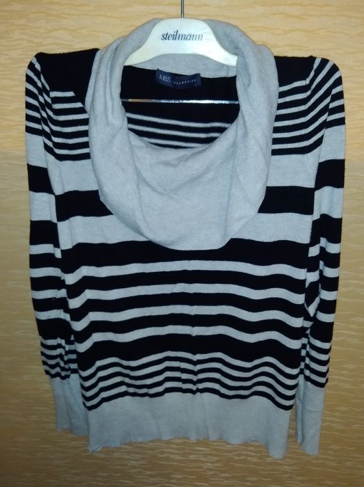 Bluzka M&S z ozdobnym golfem