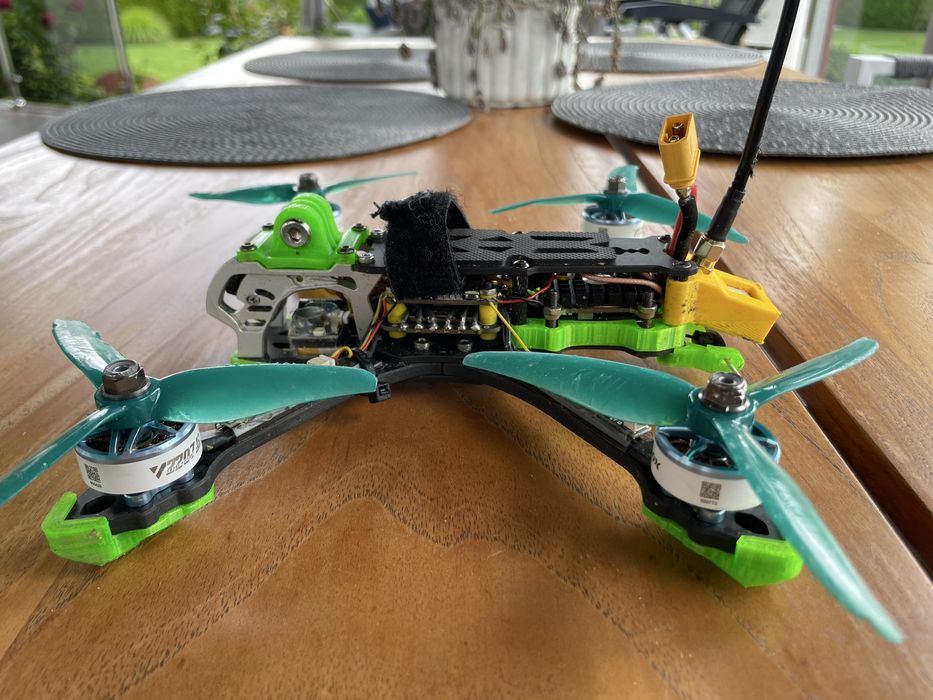 dron fpv 5’ mark5 analog 4s