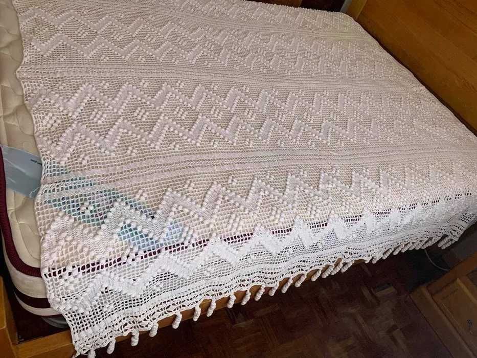 Colcha de renda feita à mão