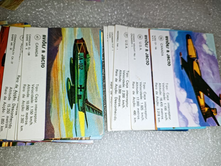 87 antigos cromos das chicletes Piratas "Aviões a Jacto"