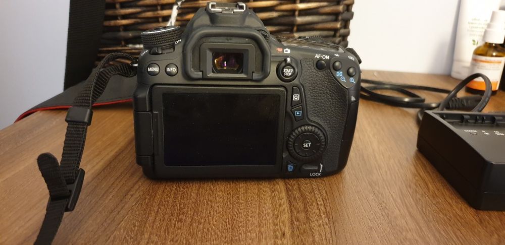 Canon Eos 70d : body obiektyw ładowarka torba wodoodporna