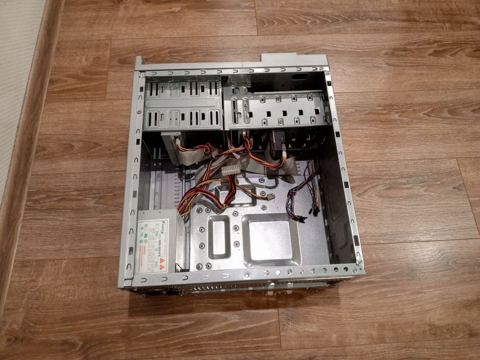 Stara obudowa komputerowa