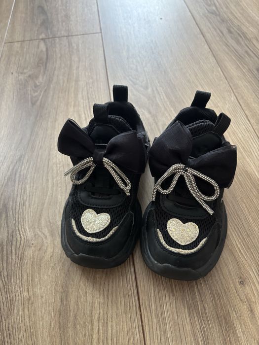 Кросівки для дівчинки