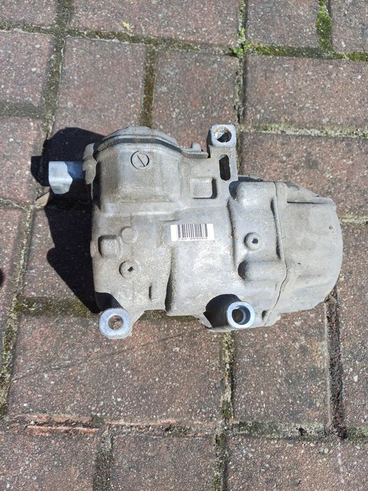 Witam. Sprzedam sprężarka do klimatyzacja Toyoty Prius 3 ,18 hybryd.