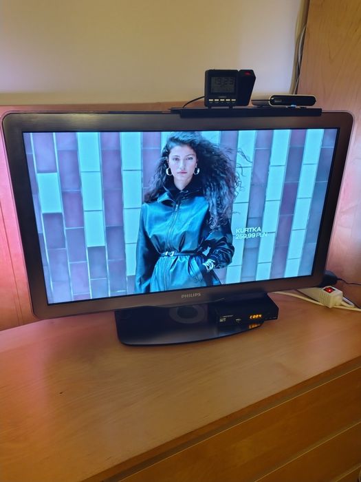 TV Philips - 32cale z unikalną funkcją Ambilight   Spectra, dołączam dekoder (DVB-T2/HEVC)