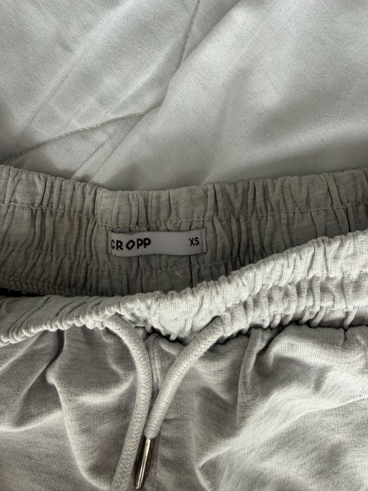Cropp серые базовые шортики xs-s