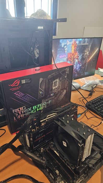 Bundle High-End Gaming: Motherboard ASUS ROG STRIX B760-F WiFi + CPU Intel Core i5 (Escolhe a tua versão!)