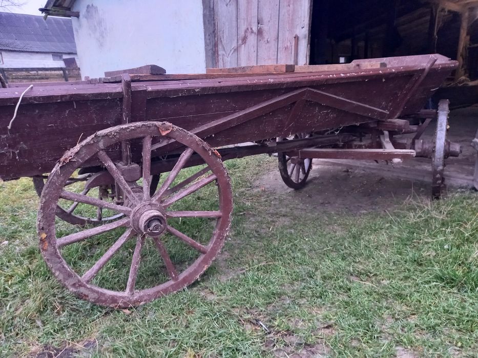 Продам фіру на дерев'яних колесах