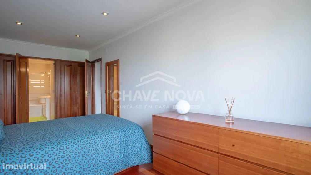 Apartamento T2 com Varanda e Garagem Box