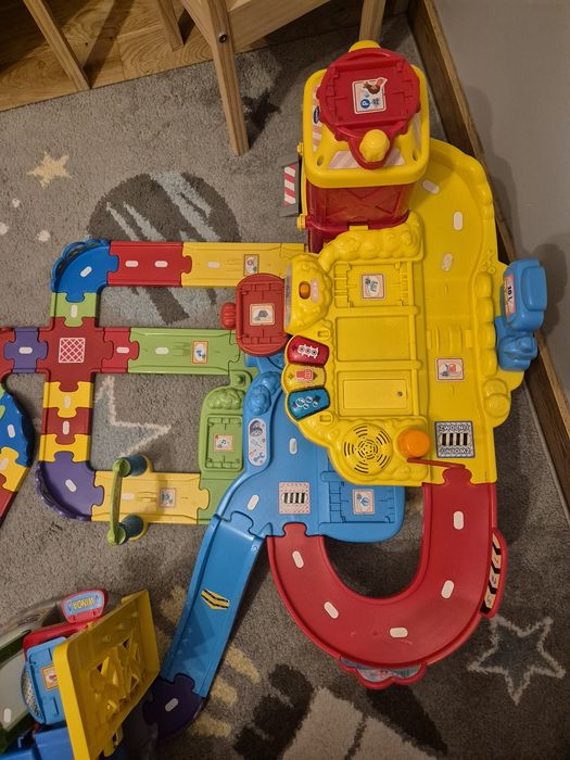 Garaż VTech Tut Tut + warsztat Vtech Tut Tut + tor uliczny + autka
